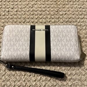 Michael Kors Large Logo Continental Wallet